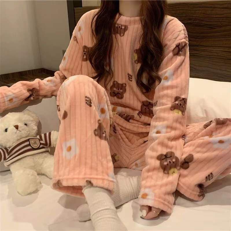 Слайд  Необыкновенно теплая и приятная пижама Медведь розовый